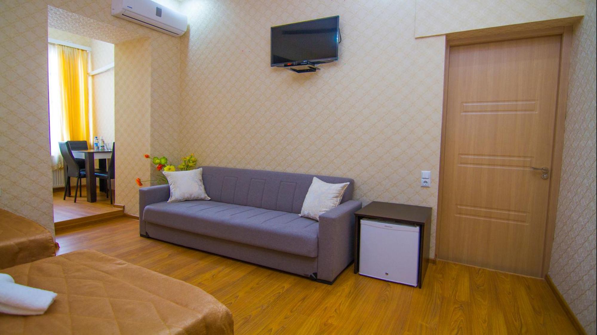 Hotel Brick House Тбілісі Екстер'єр фото